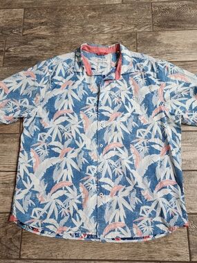 Tommy Bahama Hawaiian Tropical Short Sleeve Button Shirt